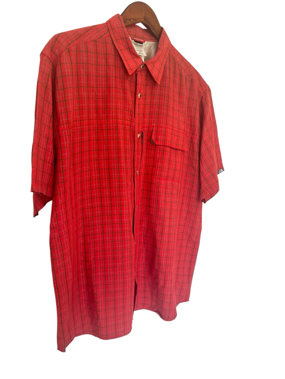 The North Face Men's Lg Red Plaid Short-Sleeve Button-Up Shirt Modal/Poly Blend